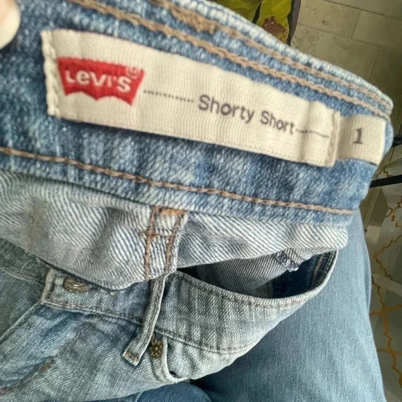 CLEARANCE! Women's Levi's "Shorty Short"‎ Denim Cutoff Shorts Embroidered - Picture 7 of 8